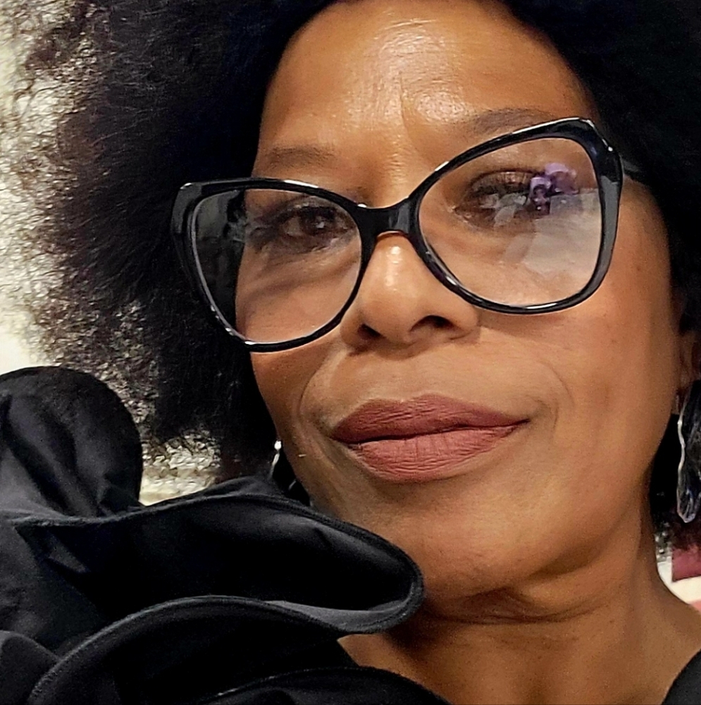 Meet your Posher, Ella